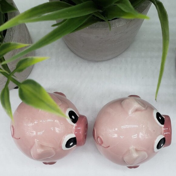 Pink Ceramic Glazed Pig Salt & Pepper Set with Stoppers - Picture 3 of 7